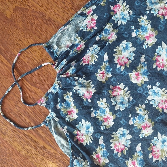 Hollister tank - Picture 2 of 5